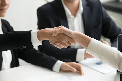 Persona activa representando la integridad institucional